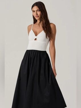 83. ASTR the label • NWT $99 USD Two-Tone Black Midi dress PTP 15”-21”